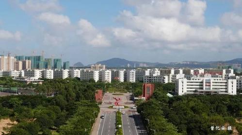 教育工作先進集體" 高爾夫球場 (圖片來源學校官網(wǎng)) 珠海城市職業(yè)技術